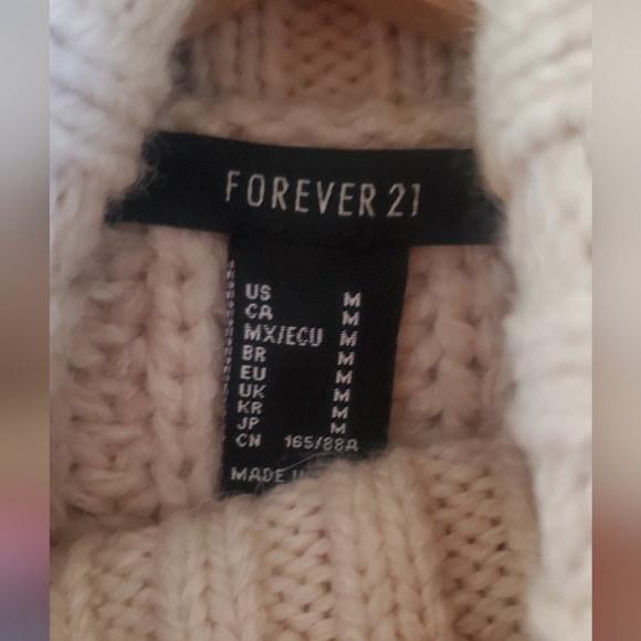 Forever 21 Beige Fringe Chunky Cable Knit Turtleneck Sweater Size Medium - Picture 8 of 8